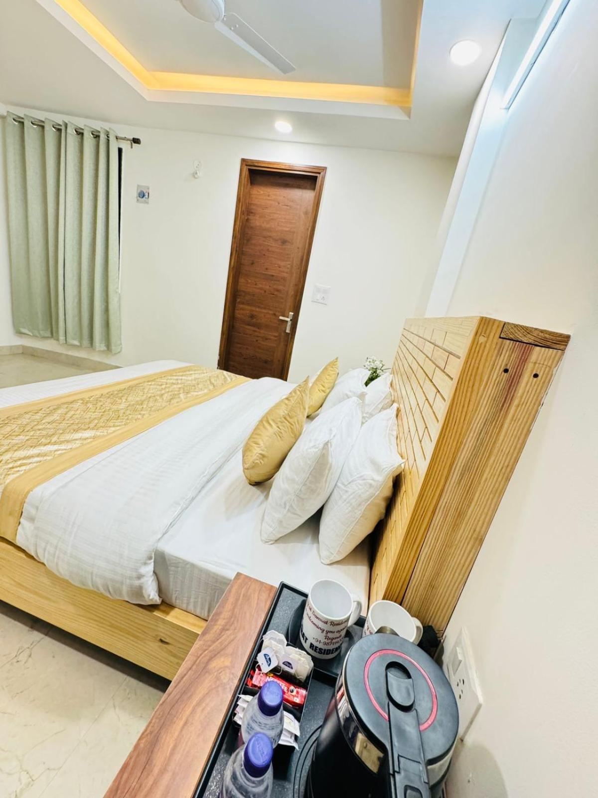 Hotel Ashram View Just 10 Minute Away Form Nizamuddin Railway Station นิวเดลี ภายนอก รูปภาพ