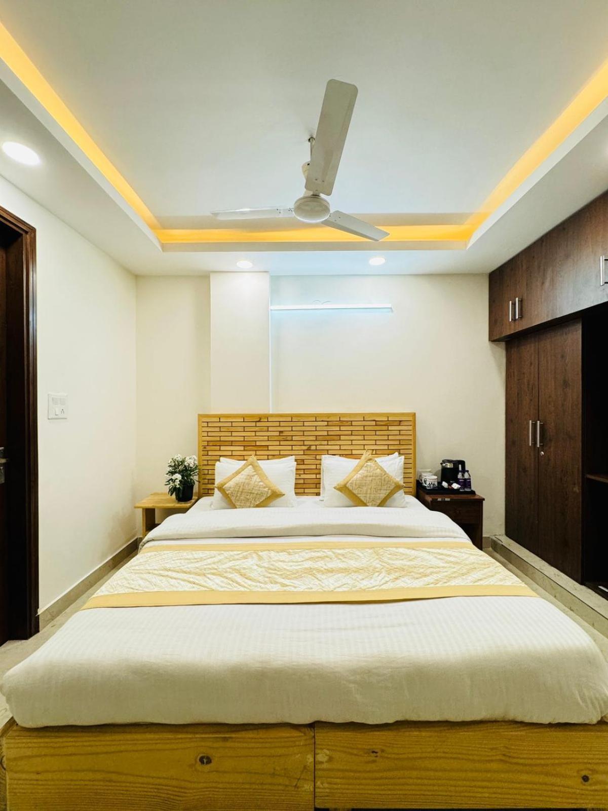 Hotel Ashram View Just 10 Minute Away Form Nizamuddin Railway Station นิวเดลี ภายนอก รูปภาพ
